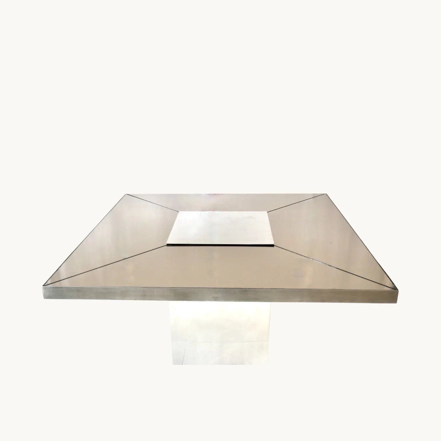 Une table carrée, Italie années 70. image 5